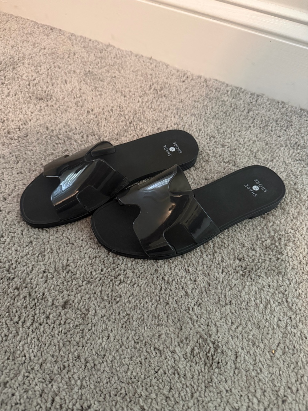 Shade & Shore Black Patent Slide Sandals - Picture 2 of 3